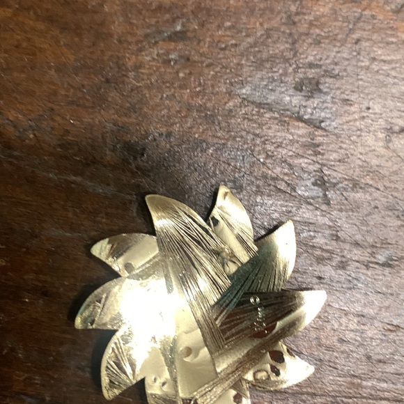 STARBURST SUN SUNFLOWER GOLDEN HAMMERED MODERNIST EARRINGS - Picture 7 of 13